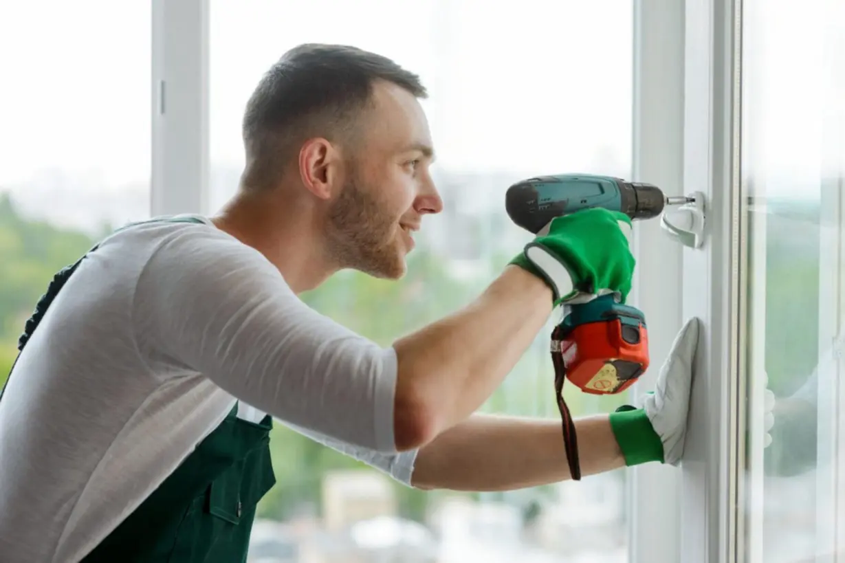 Регулировка пластиковых дверей в Москве и Московской области